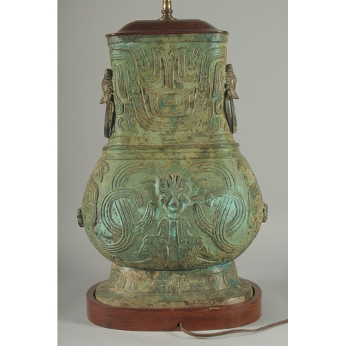 160 - A SUPERB LARGE CHINESE ARCHAIC-DESIGN HEAVY BRONZE VASE LAMP, with hardwood mounts, the vase relief-... 