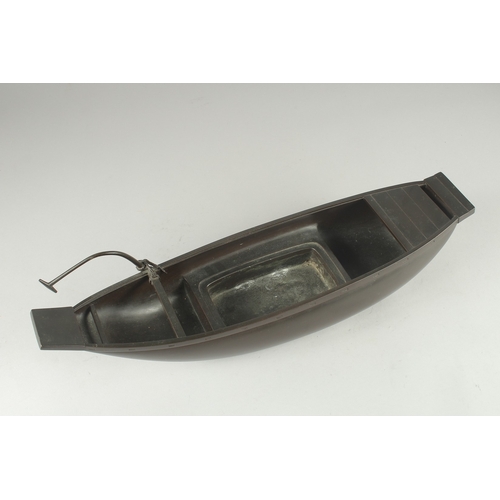 185 - A JAPANESE MEIJI PERIOD BRONZE IKEBANA BOAT, 53cm long.