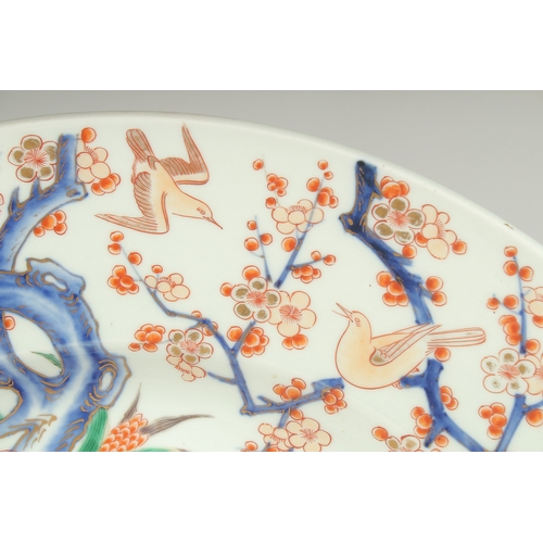 191 - A LARGE 19TH CENTURY JAPANESE IMARI PORCELAIN CHARGER, enamel painted with a scene of seated female ... 