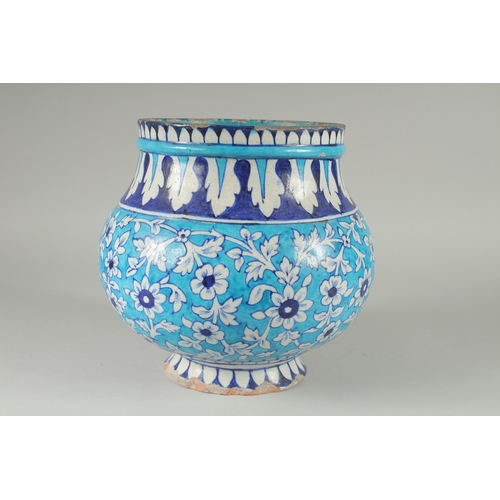 211 - A FINE LARGE 18-19TH CENTURY NORTH INDIAN MULTAN POTTERY VASE, with floral decoration, 24.5cm high.