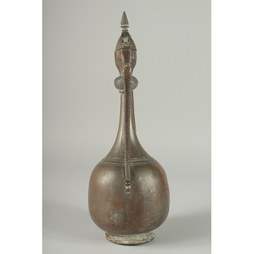 219 - AN 18TH CENTURY PERSIAN SAFAVID COPPER EWER, the handle and spout with dragon head terminals, 38cm h... 