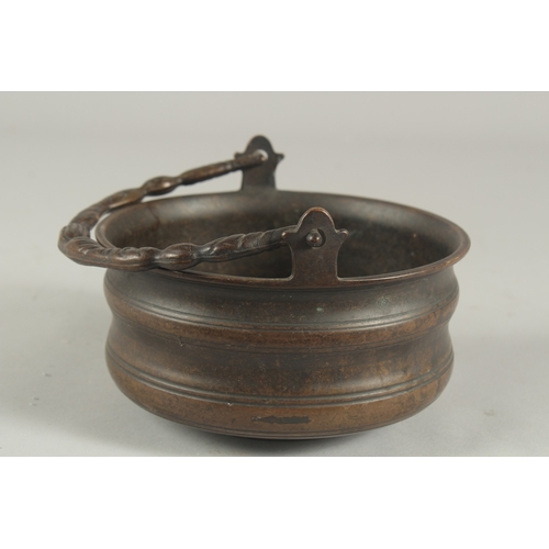 267 - A 16TH CENTURY VENITIAN POSSIBLY VENETO-SARACENIC BRONZE BUCKET, 15cm diameter.