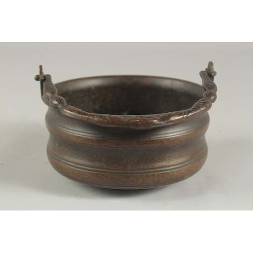 267 - A 16TH CENTURY VENITIAN POSSIBLY VENETO-SARACENIC BRONZE BUCKET, 15cm diameter.