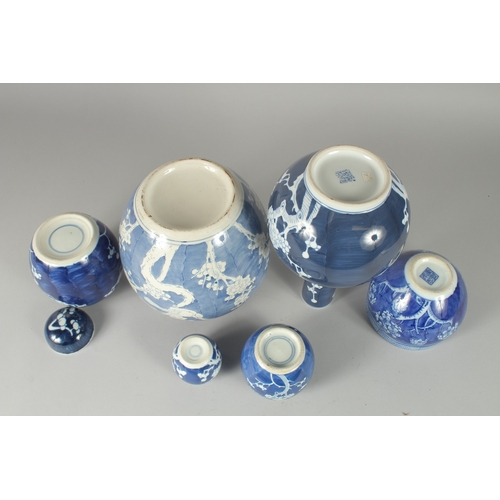 47 - A COLLECTION OF SIX PIECES OF CHINESE BLUE AND WHITE PRUNUS-DESIGN PORCELAIN, (6).