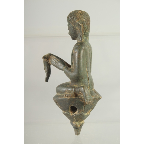 582 - AN EARLY BRONZE BUDDHA FINIAL, 12.5cm high.