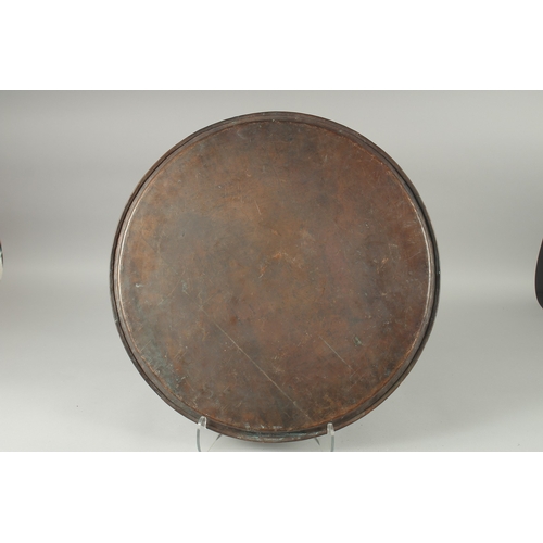 602 - A LARGE MIDDLE EASTERN ENGRAVED METAL TRAY, 57cm diameter.