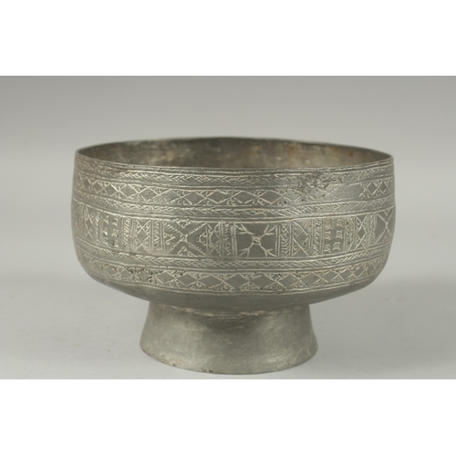 604 - AN INDIAN ENGRAVED TINNED COPPER FOOTED BOWL, 19cm diameter.