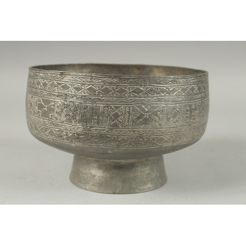 604 - AN INDIAN ENGRAVED TINNED COPPER FOOTED BOWL, 19cm diameter.