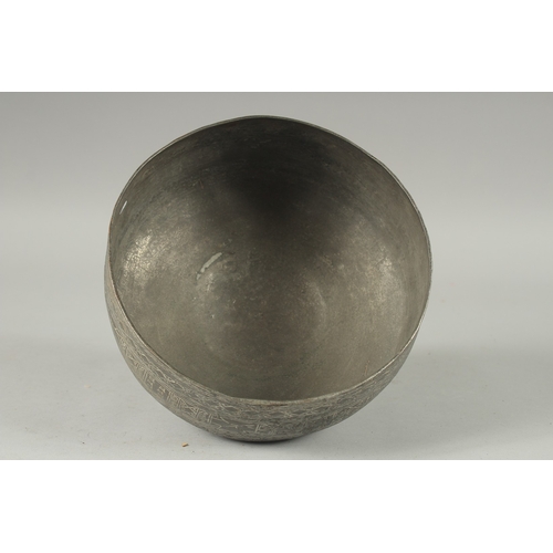 604 - AN INDIAN ENGRAVED TINNED COPPER FOOTED BOWL, 19cm diameter.