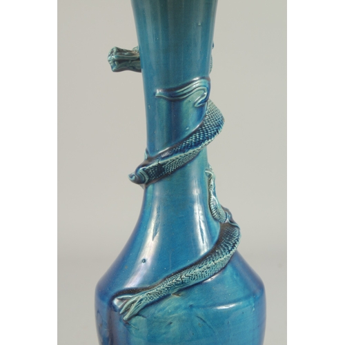 92 - A CHINESE BLUE GLAZED PORCELAIN VASE LAMP, the neck with coiling dragon, vase mounted to a hardwood ... 