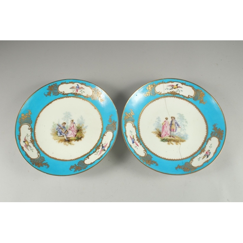 1097 - A PAIR OF  18TH CENTURY SEVRES CIRCULAR PORCELAIN PLATES, the blue borders decorated in gilt, with t... 