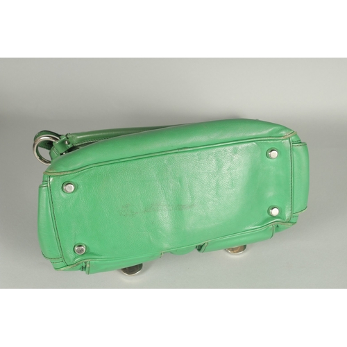 1373 - A LARGE MARC JACOB SOFT GREEN LEATHER BAG. 13ins long.