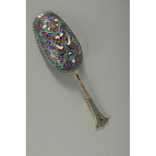 1416 - A GOOD RUSSIAN SILVER AND ENAMEL SPOON 11.5cm  Mark: 84. Weight: 17gms.