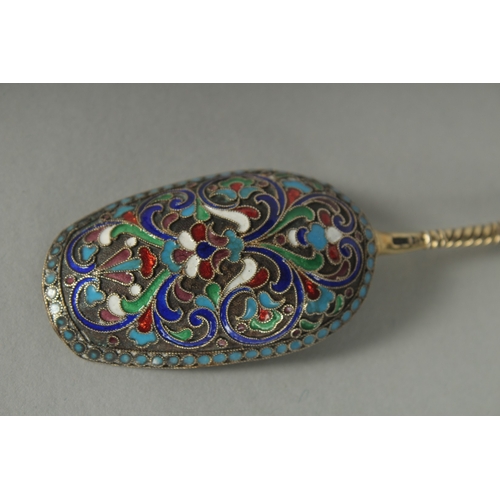 1416 - A GOOD RUSSIAN SILVER AND ENAMEL SPOON 11.5cm  Mark: 84. Weight: 17gms.