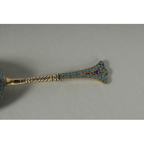 1416 - A GOOD RUSSIAN SILVER AND ENAMEL SPOON 11.5cm  Mark: 84. Weight: 17gms.