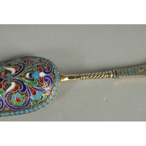 1416 - A GOOD RUSSIAN SILVER AND ENAMEL SPOON 11.5cm  Mark: 84. Weight: 17gms.