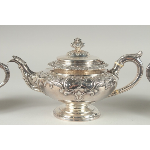 1822 - A WILLAM IV SILVER THREE PIECE TEA SERVICE, Edinburgh, 1833, of squat pedestal form, each piece with... 