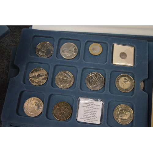 976 - A large quantity of collectors coinage.