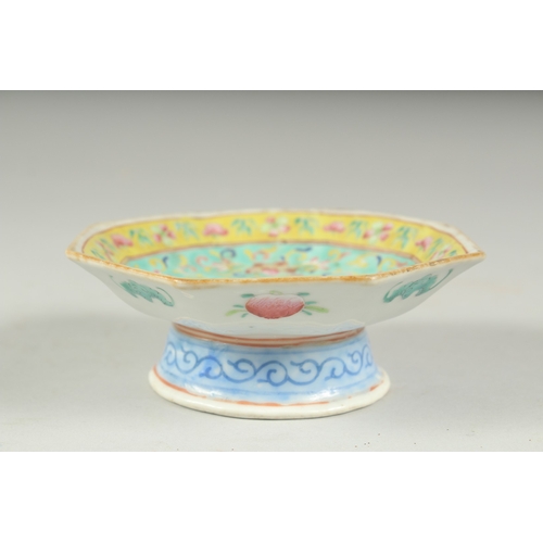 146 - A SMALL CHINESE TURQUOISE GROUND FAMILLE ROSE FOOTED DISH, 13cm wide.