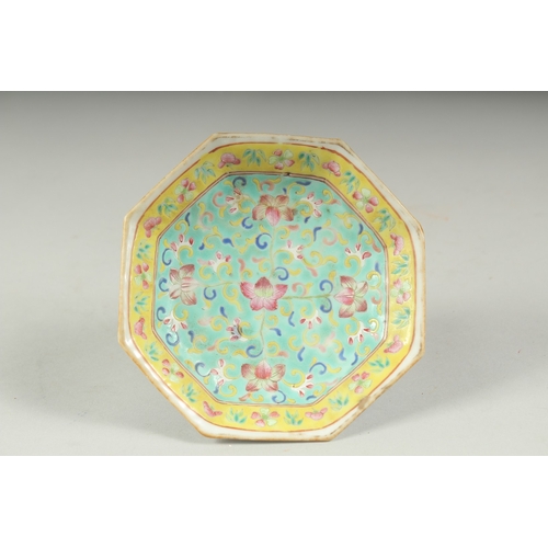 146 - A SMALL CHINESE TURQUOISE GROUND FAMILLE ROSE FOOTED DISH, 13cm wide.