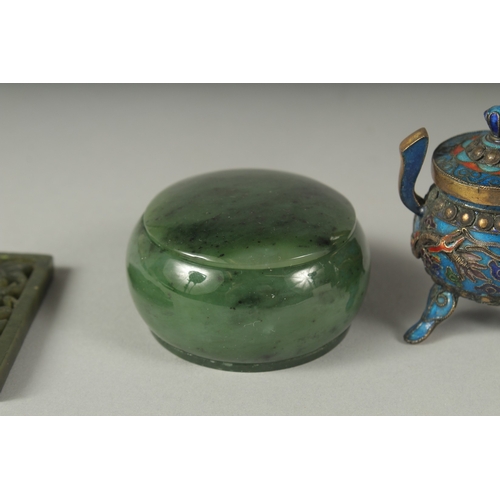 25 - A COLLECTION OF FIVE VARIOUS CHINESE TRINKETS, including a spinach jade carved and pierced pendant, ... 