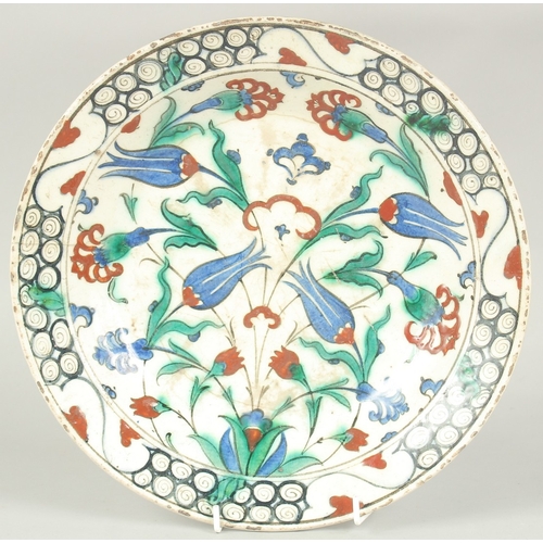 265 - A VERY FINE 16TH CENTURY OTTOMAN TURKISH IZNIK DISH, 30cm diameter.