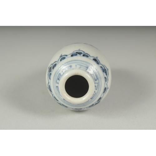 30 - A MINIATURE BLUE AND WHITE PORCELAIN VASE, 6.5cm high.