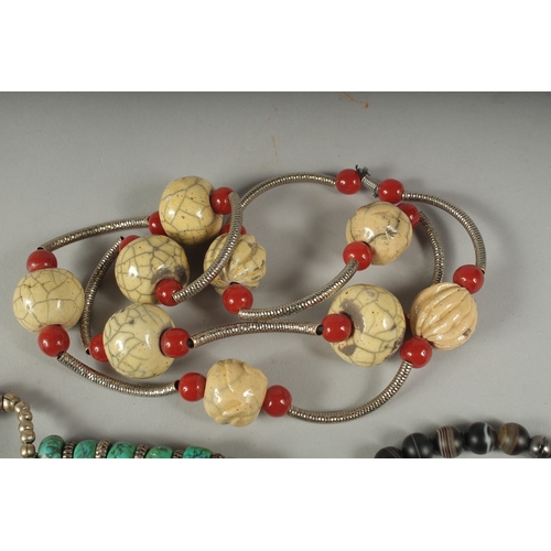 45 - A MIXED BEADED NECKLACE AND BRACELET, (2).