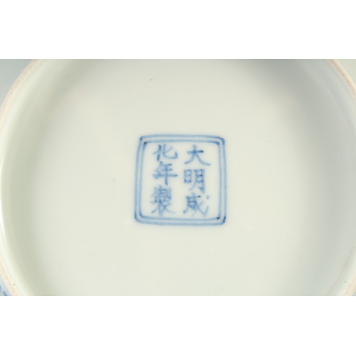 49 - A CHINESE BLUE AND WHITE PORCELAIN DISH, decorated with dragons, bearing six-character mark, 15cm di... 