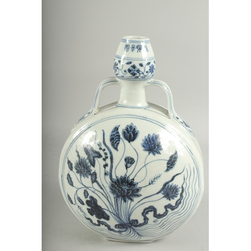 494 - A CHINESE BLUE AND WHITE PORCELAIN TWIN HANDLE MOON FLASK, 31cm high.