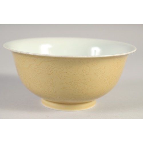 50 - A CHINESE YELLOW GLAZE PORCELAIN DRAGON BOWL, six-character mark to base, 14.5cm diameter.