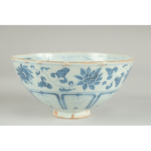 60 - A CHINESE BLUE AND WHITE PORCELAIN BOWL, the interior painted with figure, 16.5cm diameter.