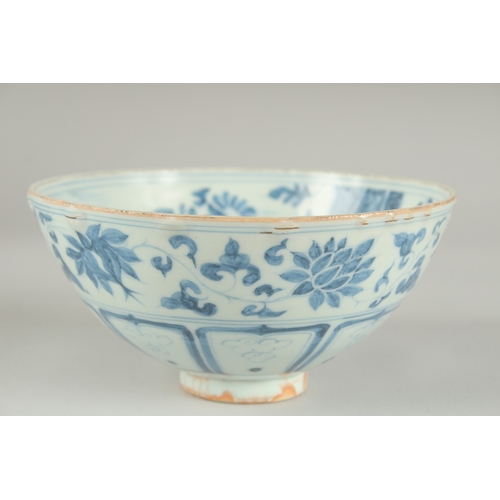 60 - A CHINESE BLUE AND WHITE PORCELAIN BOWL, the interior painted with figure, 16.5cm diameter.