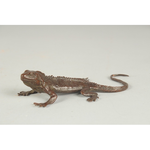 73 - A JAPANESE BRONZE OKIMONO OF A LIZARD, with mark to underside, 15cm long.