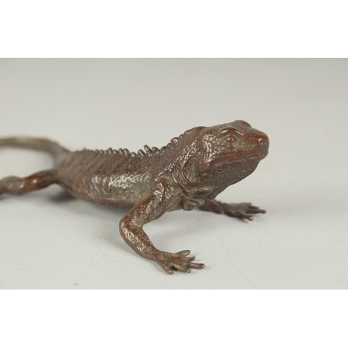 73 - A JAPANESE BRONZE OKIMONO OF A LIZARD, with mark to underside, 15cm long.