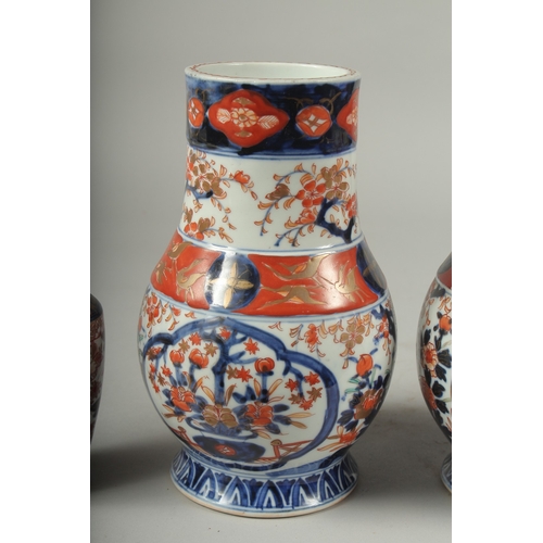 95 - A PAIR OF JAPANESE IMARI PORCELAIN VASES, together with a pair of smaller vases, larger pair 22cm hi... 