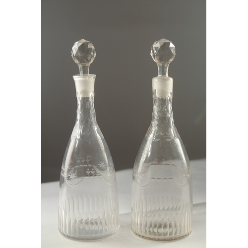 1041 - A PAIR OF GEORGIAN ENGRAVED DECANTER AND STOPPER.