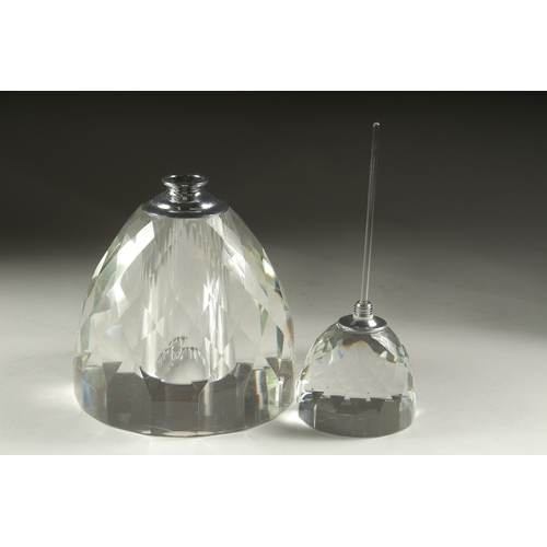 1044 - A LARGE HEAVY SLICE CUT PERFUME BOTTLE AND STOPPER.