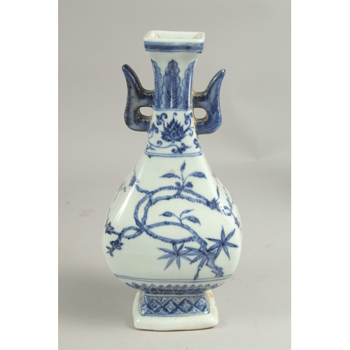 1090 - A CHINESE BLUE AND WHITE TWO HANDLED VASE.  11ins high.