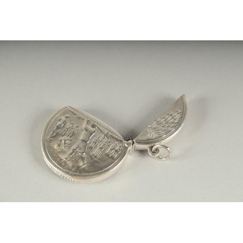 1299 - A SILVER GOLFING CIRCULAR VESTA CASE. 3.5cm.