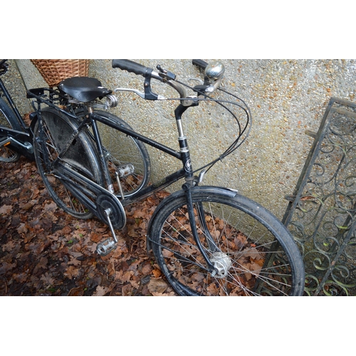 30 - A Pashley hand built gentleman's Victorian style bicycle.