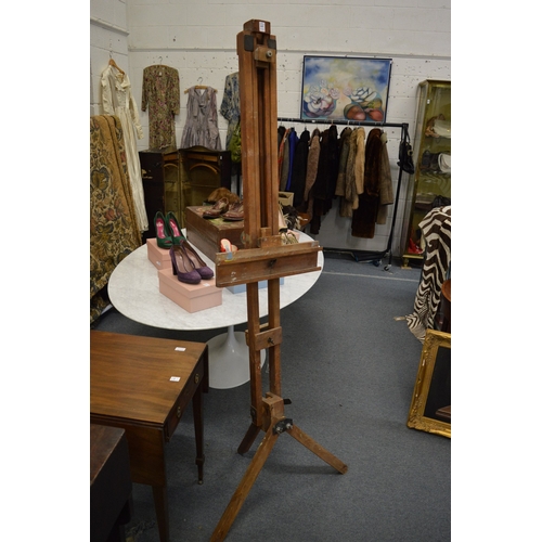 449 - A large artist's easel.