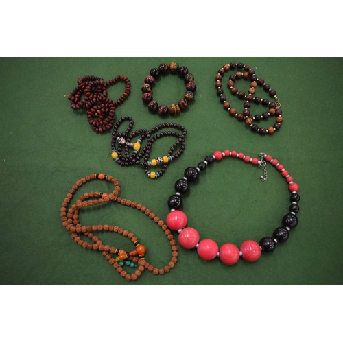 938 - Decorative bead necklaces.