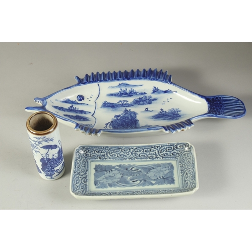 118 - TWO CHINESE BLUE AND WHITE PORCELAIN DISHES, together with a cylindrical vase, (3).