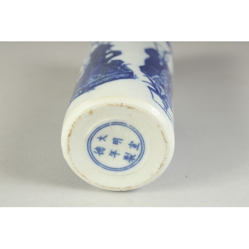 118 - TWO CHINESE BLUE AND WHITE PORCELAIN DISHES, together with a cylindrical vase, (3).
