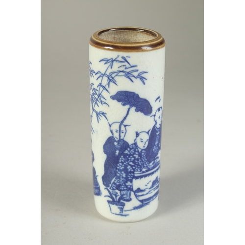118 - TWO CHINESE BLUE AND WHITE PORCELAIN DISHES, together with a cylindrical vase, (3).