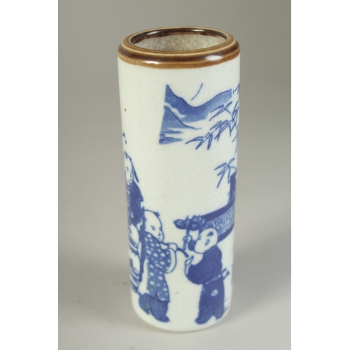 118 - TWO CHINESE BLUE AND WHITE PORCELAIN DISHES, together with a cylindrical vase, (3).