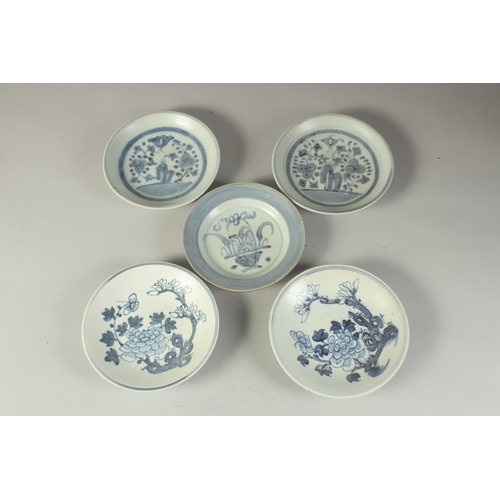 119 - FIVE CHINESE TEK SING CARGO BLUE AND WHITE DISHES, each approx. 15.5cm diameter, (5).