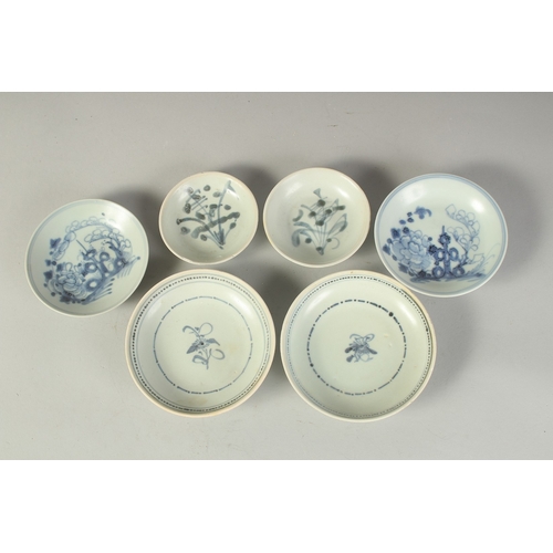 120 - THREE PAIRS OF CHINESE TEK SING CARGO BLUE AND WHITE DISHES, 12cm, 10.5cm and 8.5cm diameter, (6).