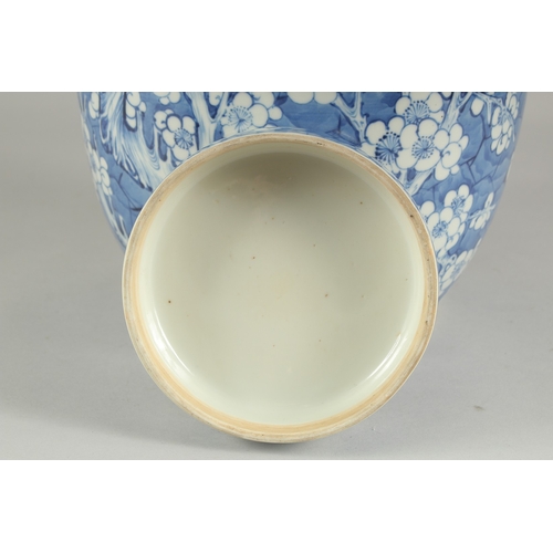 61 - A LARGE CHINESE BLUE AND WHITE PORCELAIN PRUNUS JAR AND COVER, 28.5cm high.